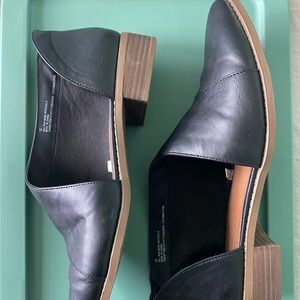 Universal Thread slip on loafers